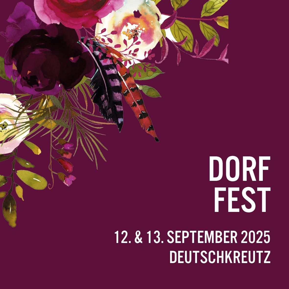 Ein Blumendesign mit lila und rosa Blumen auf einem braunroten Hintergrund. Der Text lautet Dorf Fest 12 & 13 September 2025 Deutschkreutz.