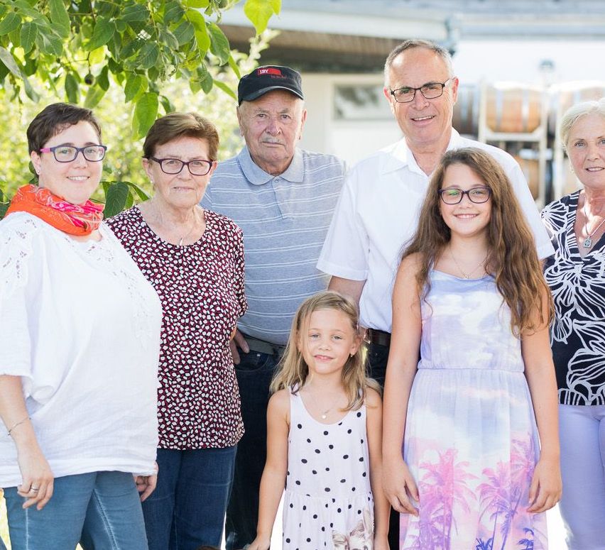 Bild enthält, People, Person, Pants, Boy, Male, Teen, Portrait, Jeans, Shorts, Man