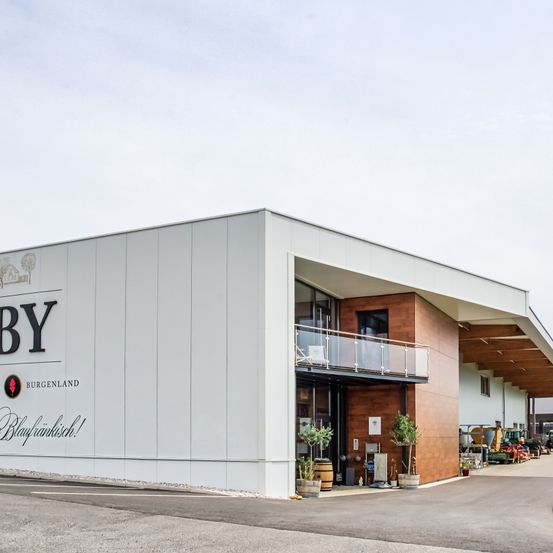 Bild enthält, Architecture, Building, Indoors, Interior Design, Office Building, Plant, City