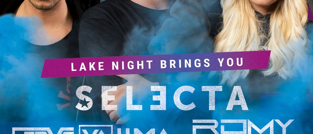 Ein Werbeplakat für Lake Night mit drei Personen, die Sonnenbrillen tragen. Der Text lautet SELECTA, LAKE NIGHT und ein Datum. Ein QR-Code ist vorhanden.