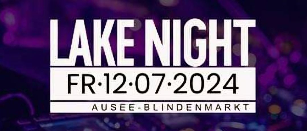 Bild enthält, Purple, Lighting, Text, Club, Clapperboard