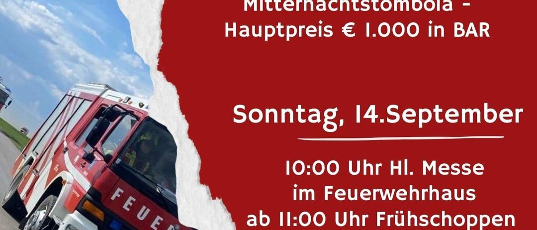Ein roter Feuerwehrwagen steht auf der Straße mit einem Schild, das 'FEUERWEHR' liest. Ein Veranstaltungsplan ist rechts mit Aktivitäten, die um 18:00 beginnen und am nächsten Tag um 14:00 enden.