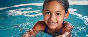 Bild enthält, Person, Swimming, Water, Water Sports, Pool, Face, Head, Swimming Pool, Photography, Portrait