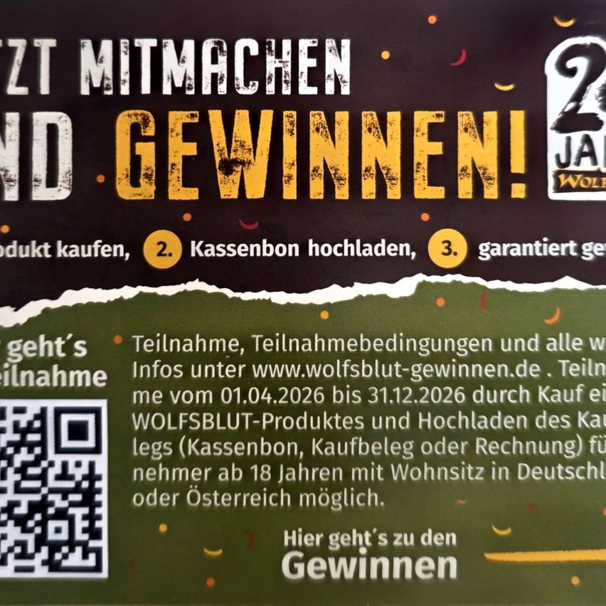 Plakat für eine Zweijahreskampagne zum Mitmachen und Gewinnen. Anweisungen umfassen den Kauf eines Produkts, das Einlösen eines Kassenbons und garantierte Gewinne. QR-Code und Website für weitere Details bereitgestellt.