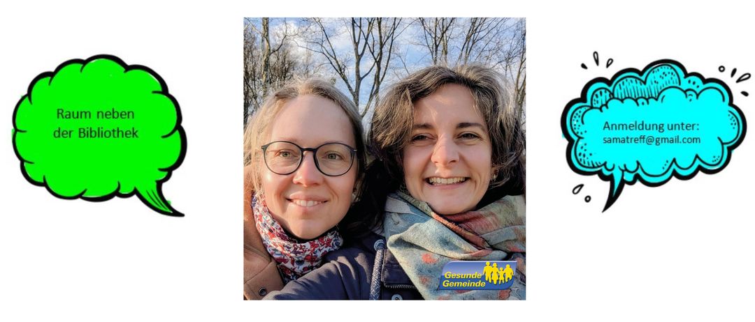Zwei Frauen stehen eng nebeneinander und lächeln für ein Foto, mit kahlen Bäumen im Hintergrund. Eine trägt eine Brille und die andere einen Schal. Das Bild hat einen Wasserzeichen 'Gesunde Gemeinschaft'.