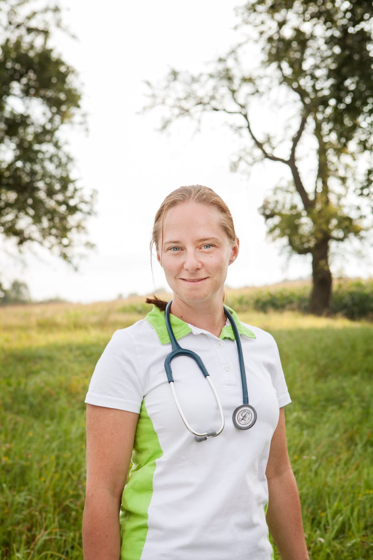 Bild enthält, Person, Face, Head, Stethoscope, Photography, Portrait
