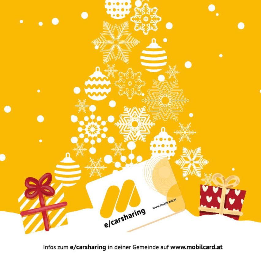 Ein gelber Hintergrund zeigt einen mit Schneeflocken und Ornamenten geschmückten Weihnachtsbaum. Eine Geschenkkarte für e/carsharing ist prominent angebracht, mit zwei Geschenkboxen daneben. Die Websiteadresse www.mobilcard.at ist ebenfalls sichtbar.