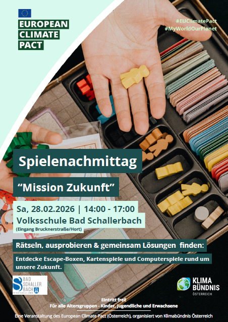 Plakat für eine Spielenacht mit dem Titel 'Mission Zukunft'. Es zeigt eine Hand, die ein gelbes Puzzleteil und eine Schachtel mit bunten Karten hält. Die Veranstaltung findet am Samstag, den 28. Februar 2026, von 14:00 bis 17:00 Uhr in der Volksschule Bad Schallerbach statt. Die Veranstaltung umfasst Rätsel, Kartenspiele und Computerspiele. Der Eintritt ist frei.