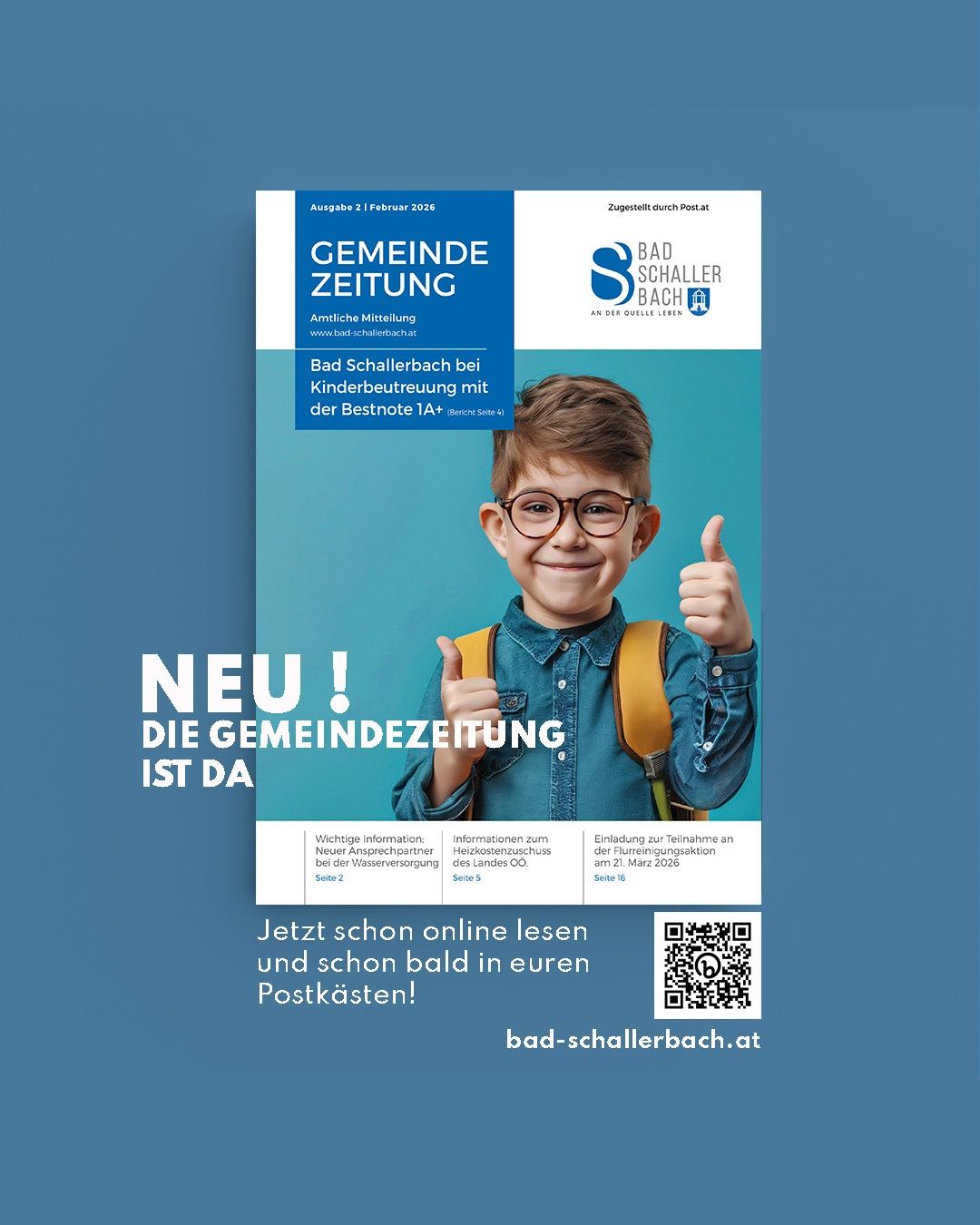 Werbeposter für die Gemeindezeitung 'Bad Schallerbach'. Es zeigt einen jungen Jungen, der lächelt und einen Daumen nach oben gibt. Der Text 'Neu! Die Gemeindezeitung ist da' ist prominent angebracht. Es enthält eine Einladung, die Zeitung online und in Briefkästen zu lesen. Ein QR-Code ist ebenfalls vorhanden.