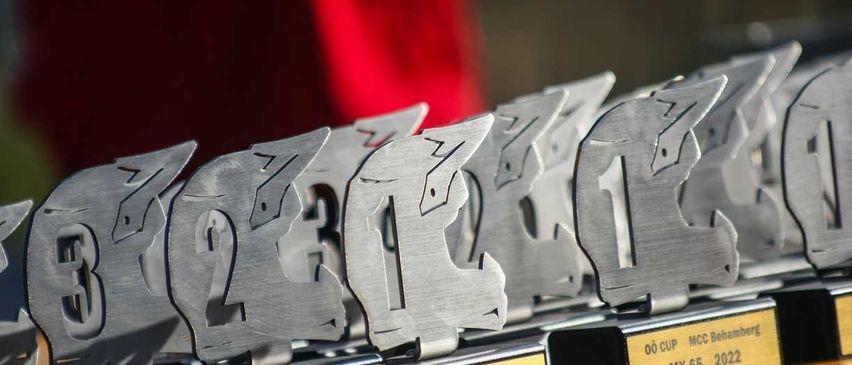 Bild enthält, Number, Symbol, Text, Gun, Weapon