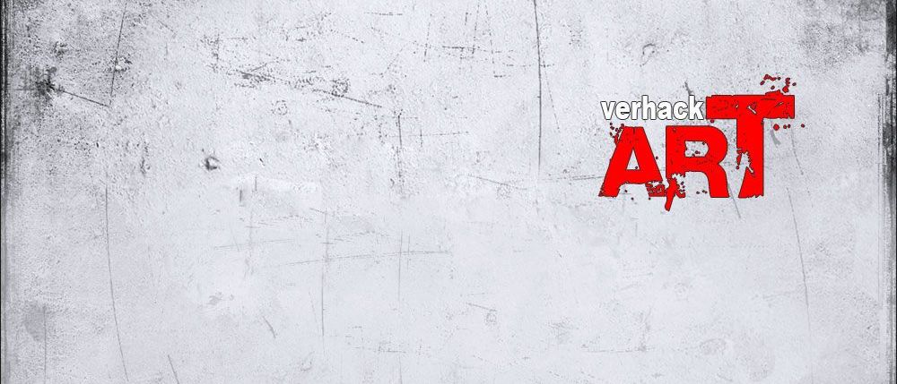 Eine weiße Betonwand mit rauem Muster zeigt das Wort 'ART' in großen roten Buchstaben, wobei rote Spritzer einen dynamischen Effekt erzeugen.