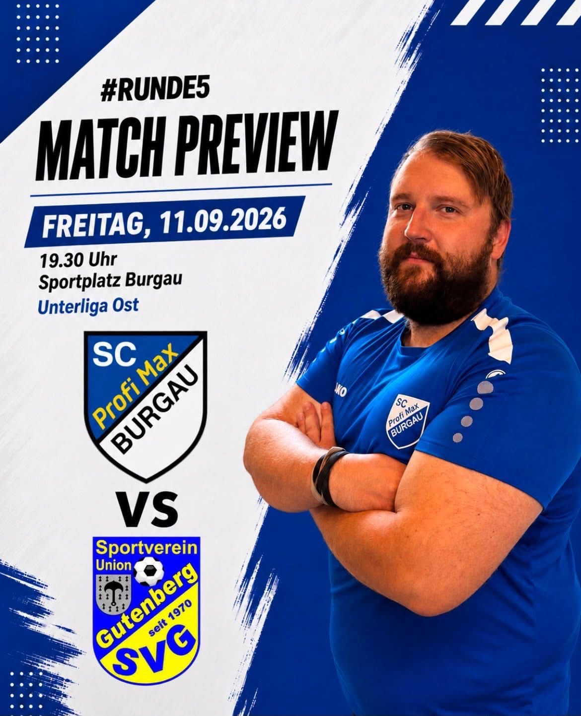 Ein Mann im blauen SC Profi Burgau Trikot steht mit verschränkten Armen vor einem blauen Hintergrund mit Text über eine Spielvorschau.
