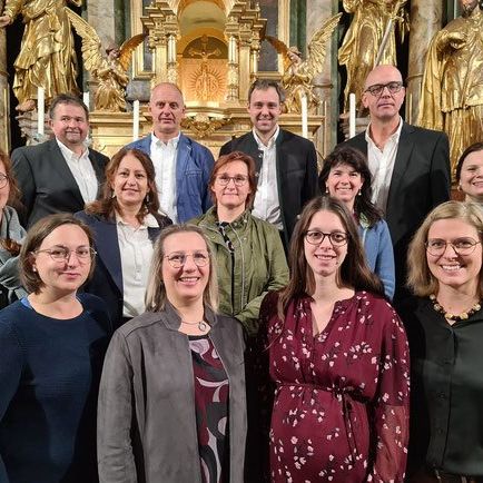 Bild enthält, Adult, Female, Person, Woman, Groupshot, People, Portrait, Bride, Male, Man