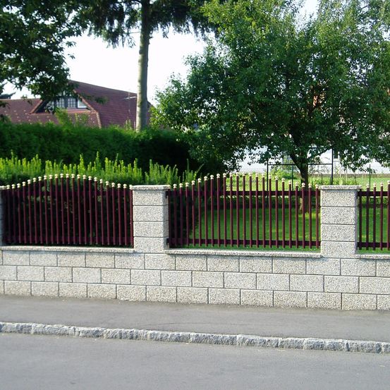 Bild enthält, Nature, Outdoors, Yard, Fence, Gate, Picket Fence
