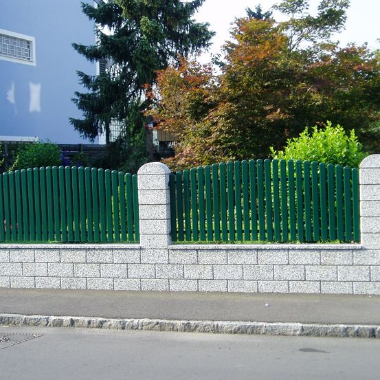 Bild enthält, Nature, Outdoors, Yard, Picket Fence, Fence