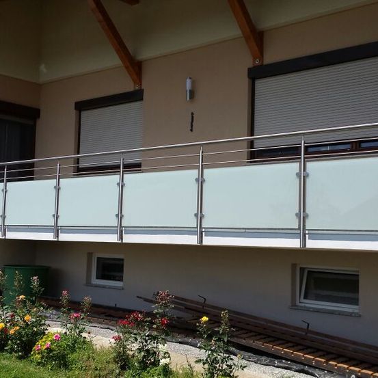 Bild enthält, Architecture, Balcony, Building, Plant