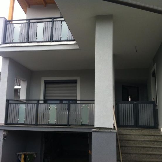 Bild enthält, Architecture, Balcony, Building, House, Housing, Staircase