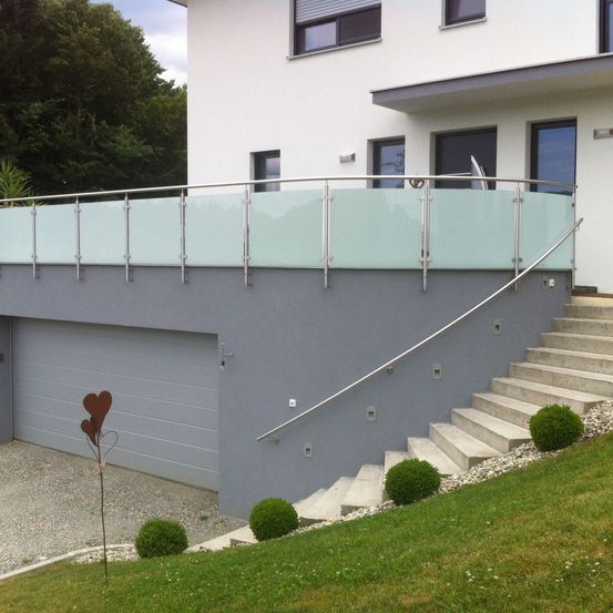 Bild enthält, Handrail, Grass, Plant, Garage, Indoors