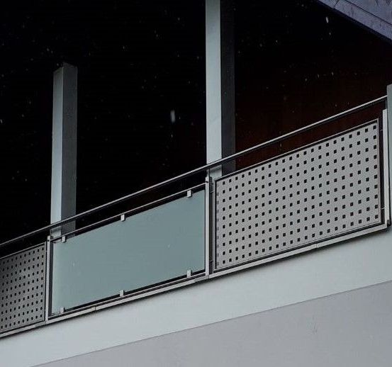 Bild enthält, Architecture, Balcony, Building, Handrail