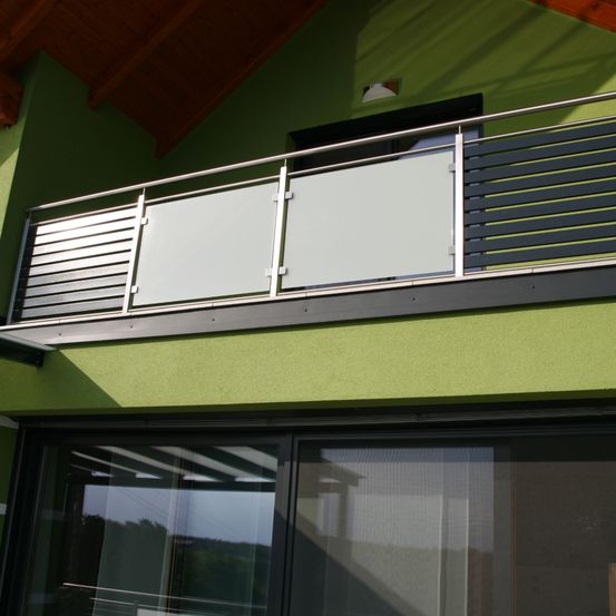 Bild enthält, Building, Balcony, Handrail, Window, Home Decor