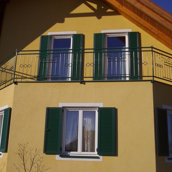 Bild enthält, Handrail, Home Decor, Window, Curtain, Window Shade, Shutter