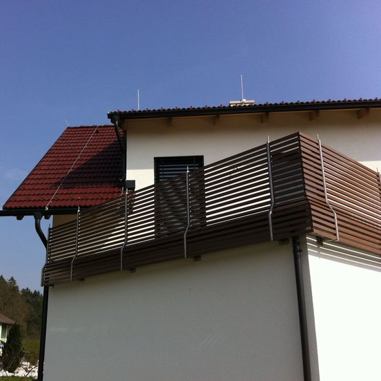 Bild enthält, House, Housing, Roof, Shelter, Window