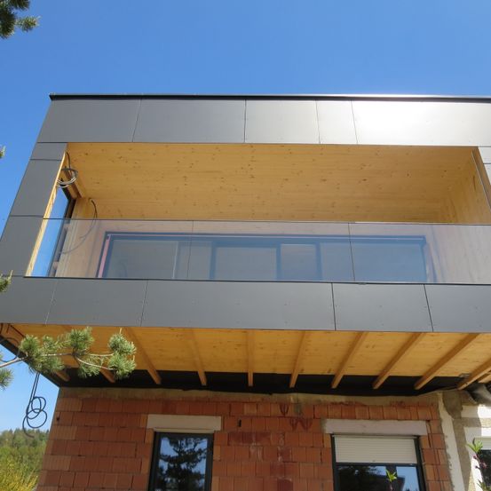 Bild enthält, Interior Design, Balcony, Building, Housing