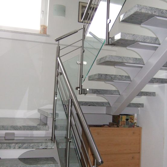 Bild enthält, House, Housing, Staircase, Handrail, Painting, Indoors, Interior Design