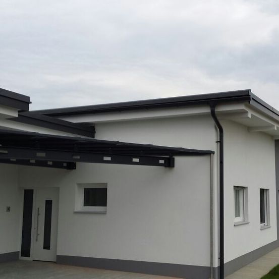 Bild enthält, Building, Housing, House, Person, Car, Interior Design, Portico