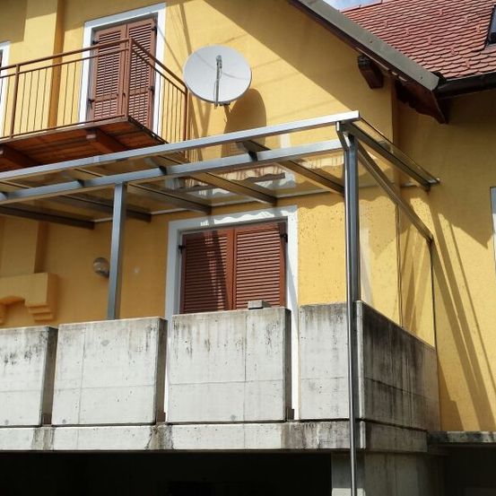 Bild enthält, Architecture, Building, Balcony, Window, Home Decor