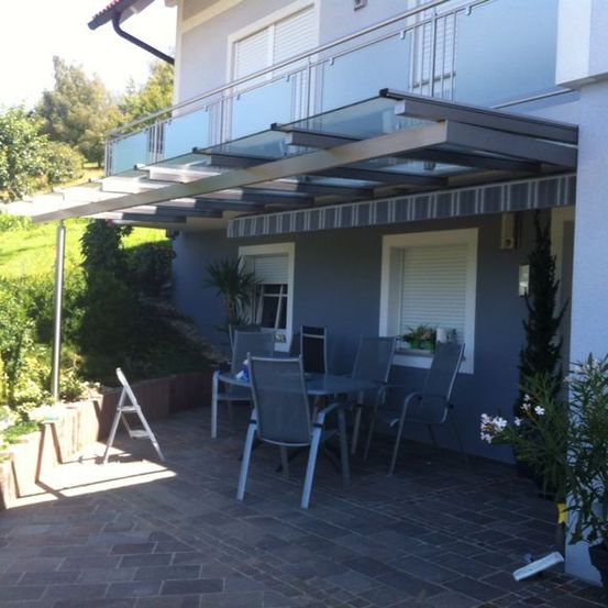 Bild enthält, House, Housing, Patio, Chair, Plant, Porch, Awning, Canopy, Pergola