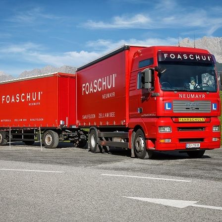 Bild enthält, Transportation, Truck, Vehicle, 18-wheeler Truck, Person