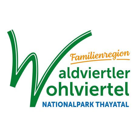 Das Logo für die Aldviertel-Region, mit einem grünen 'W' und den Texten 'Familienregion Aldviertel' und 'NATIONALPARK THAYATAL' in Blau.