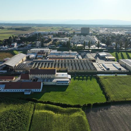 Bild enthält, Outdoors, Building, Nature, Aerial View, Countryside, Rural