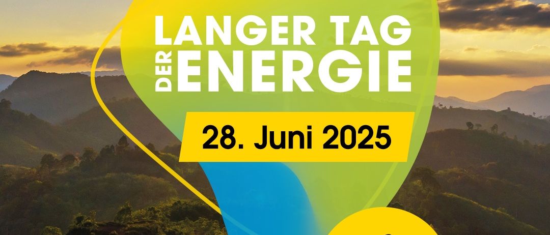 Ein Werbeplakat für den Lange Tag der Energie, geplant für den 28. Juni 2025. Das Plakat zeigt eine landschaftliche Kulisse von Bergen unter einem klaren blauen Himmel.
