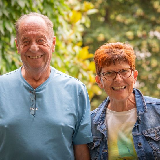 Bild enthält, Face, Happy, Head, Person, Smile, Photography, Portrait, Laughing, Glasses, Man