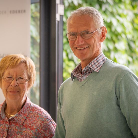 Bild enthält, Happy, Head, Person, Smile, Adult, Male, Man, Female, Woman, Portrait