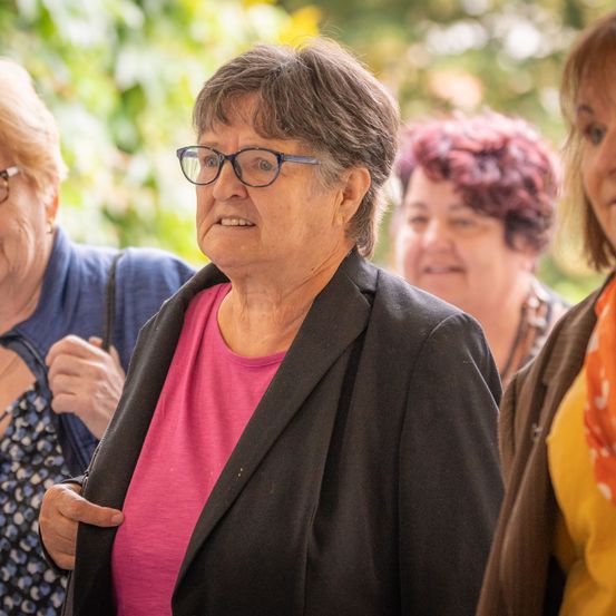 Bild enthält, People, Person, Adult, Female, Woman, Face, Head, Smile, Male, Man