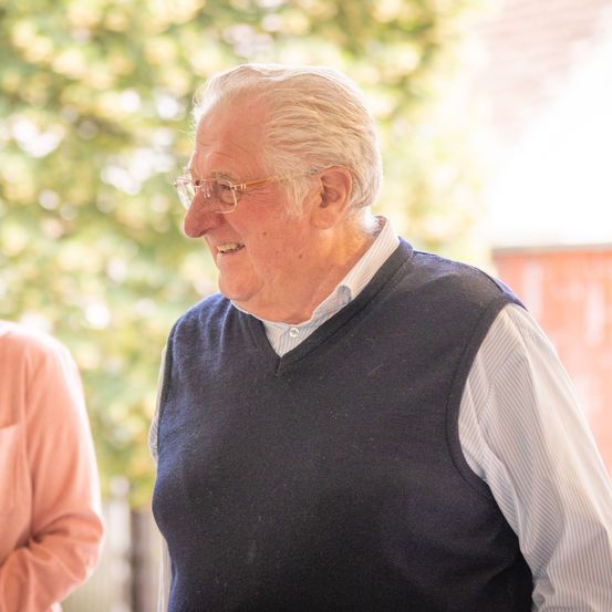 Bild enthält, Face, Happy, Head, Person, Smile, Adult, Male, Man, Female, Woman