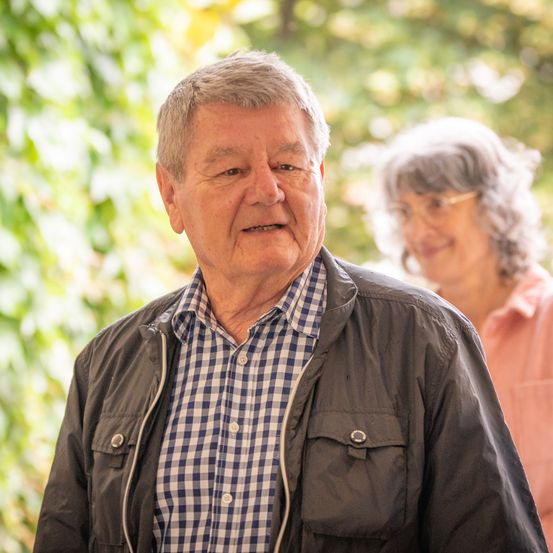 Bild enthält, Coat, Jacket, Shirt, Adult, Male, Man, Person, Head, Face, Woman