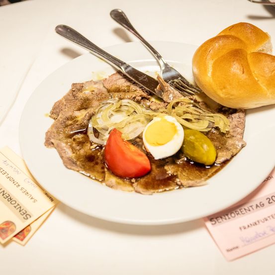 Bild enthält, Food, Food Presentation, Brunch, Cutlery, Bread, Fork, Meal, Egg, Dish