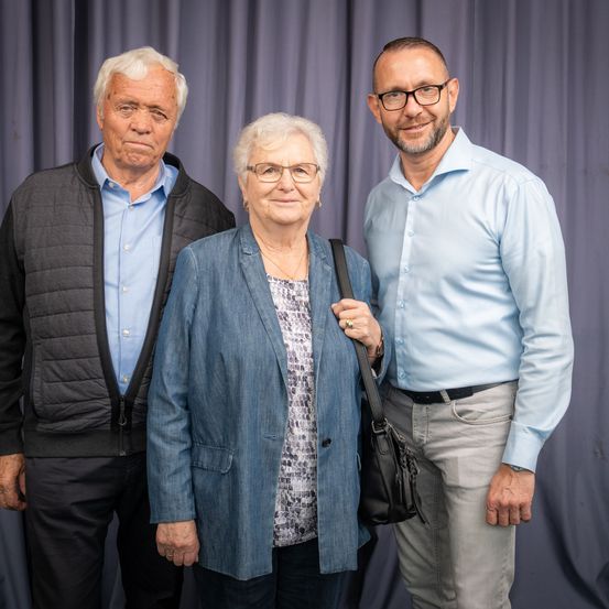 Bild enthält, Pants, Coat, People, Person, Jacket, Blazer, Shirt, Adult, Male, Man