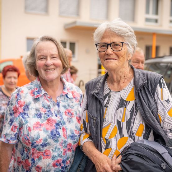 Bild enthält, Face, Happy, Head, Person, Smile, Adult, Female, Woman, Male, Man
