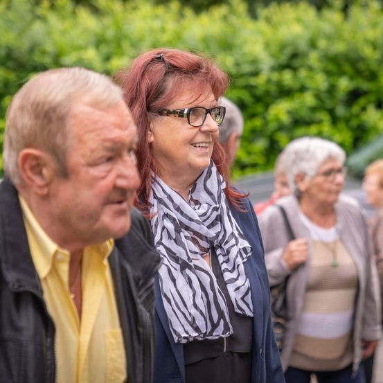 Bild enthält, Coat, People, Person, Adult, Male, Man, Head, Face, Female, Woman