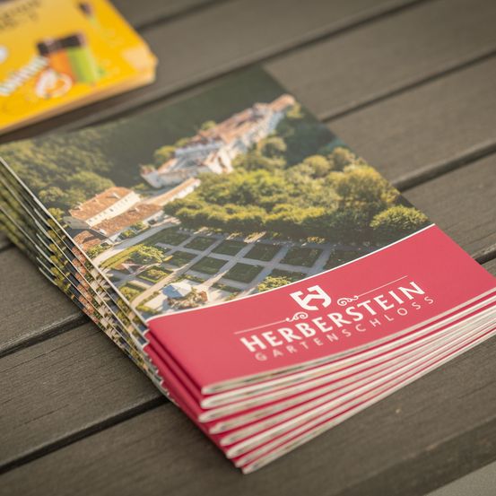 Bild enthält, Advertisement, Poster, Publication, Book