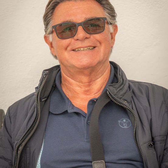 Bild enthält, Coat, Jacket, Accessories, Sunglasses, Person, Photography, Portrait, Adult, Male, Man