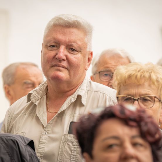 Bild enthält, People, Person, Head, Face, Smile, Adult, Male, Man, Female, Woman