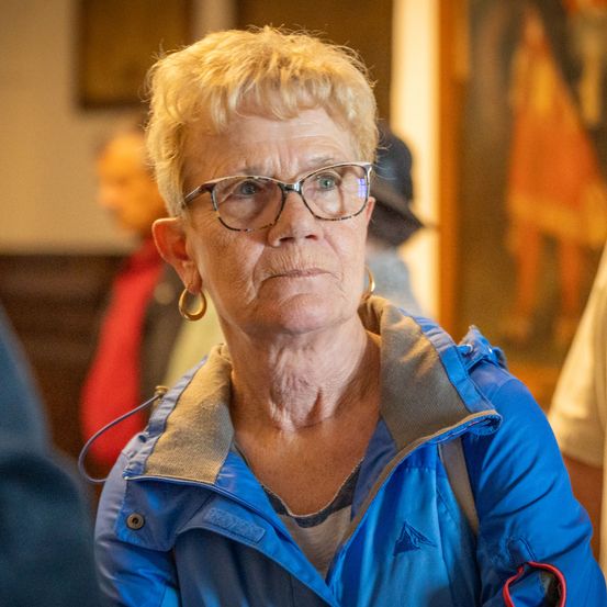 Bild enthält, Coat, Face, Person, Portrait, Glasses, Adult, Male, Man, Jacket, Smile