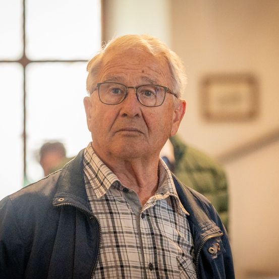 Bild enthält, Face, Person, Photography, Portrait, Adult, Male, Man, Female, Woman, Coat