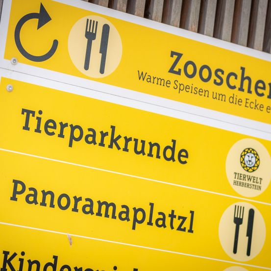 Bild enthält, Sign, Symbol, Road Sign, Text